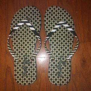 Vera Bradley black and white flip flops